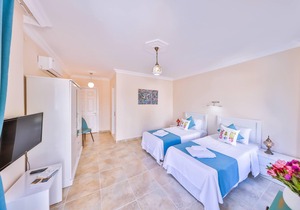 VILLA MYSTIC Colourful 5br/6bth Prvt Pool-Garden & Sea Views