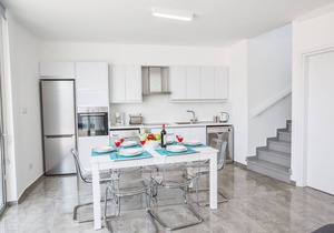 Villa Prol23, New and Modern 2bdr Protaras Villa with Pool, Close to the Beach