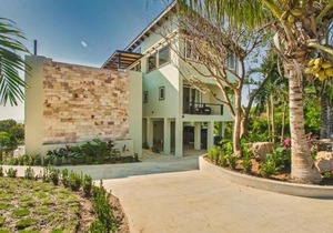 Villa Topaz Above West Bay With 360 Degree Views! 3 Bedrooms