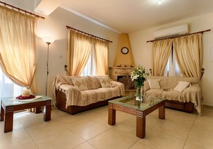Villa Tsikkos Dio: Beachfront, Pool, A/C, WiFi