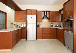 Villa Tsikkos Dio: Beachfront, Pool, A/C, WiFi