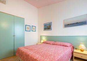 Villa 'Villetta 305' with Sea View, Garden, Tennis Court & A/C