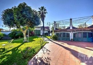 Villa with garden in Sicily near the sea.