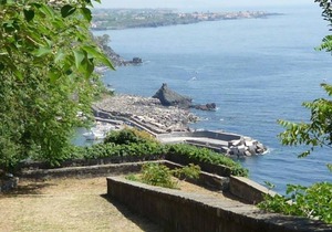 Villa with garden in Sicily near the sea.