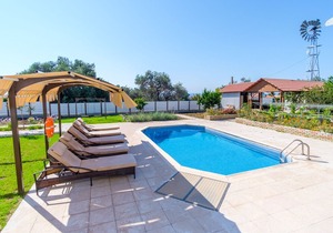 Villa with private pool and large balcony with sea view ideal for families.