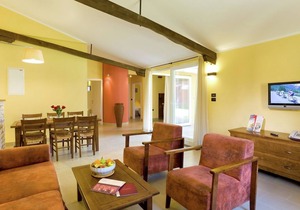 Villa with terrace and WiFi 2km from Umag
