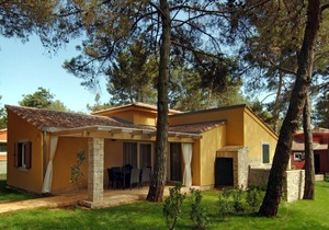 Villa with terrace and WiFi 2km from Umag