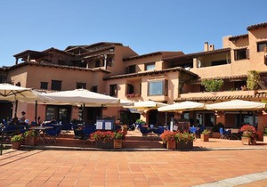 Villaggio Est