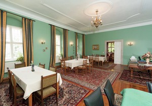 Vintage Apartment in Arzberg - Triestewitz with Terrace