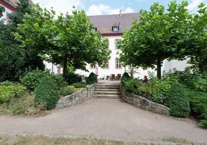Vintage Apartment in Arzberg - Triestewitz with Terrace