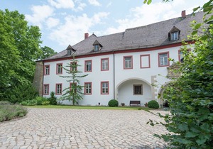 Vintage Apartment in Arzberg - Triestewitz with Terrace