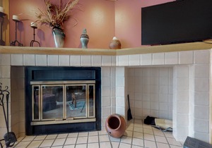 Walk to the Slopes from this Condo with Shared Indoor Pool & Hot Tub Access