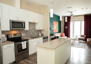 WanderJaunt | Vermilion | 1BR | Barton Creek