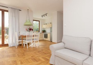 Warsaw Bobrowiecka Apartment by Noclegi Renters
