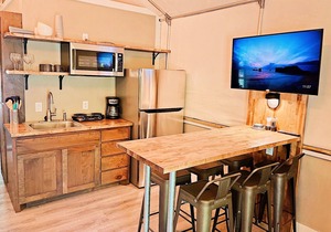 Waterfront Cabin with Kayaking, Paddle boarding, Pool, Hot Tub & more! - RC2