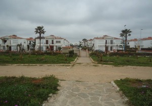 Waterfront villa in a guarded residence with swimming pool
