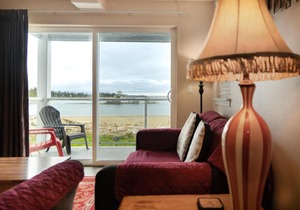 Waters Edge 207