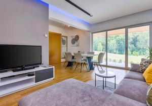 Welcome to this vacation home that leaves nothing to be desired for a vacation with friends or famil