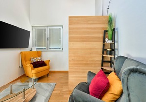 Welcome to this vacation home that leaves nothing to be desired for a vacation with friends or famil