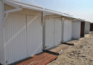 Wenduine apartment 2 bedroom seawall, prime location.