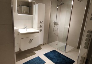Wenduine apartment 2 bedroom seawall, prime location.