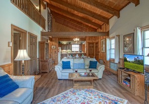 Whistlepunk #24: 4 Bedroom, 3 Bath: Slope Side, Wood Fireplace.