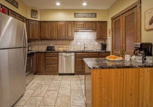 Whistlepunk # 28: 2 Bedrooms, 2 Full Baths: Slope Side. Wood Fireplace. Central Location.