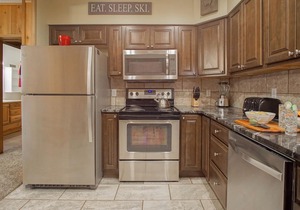 Whistlepunk # 28: 2 Bedrooms, 2 Full Baths: Slope Side. Wood Fireplace. Central Location.