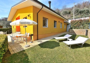 White Apartment In Marciaga Di Costermano