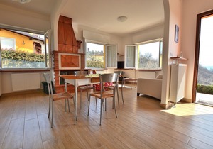 White Apartment In Marciaga Di Costermano