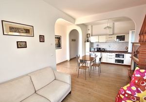 White Apartment In Marciaga Di Costermano
