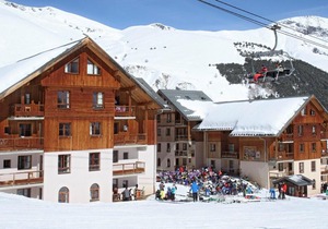 Wifi, 100m from shops, fitness, swimming pool, balcony, parking, tv, ski locker, 44m²