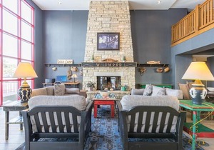 Wildwood Lodge & Suites