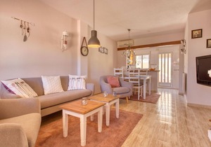 Wonderful villa for 6 people with A/C, WIFI, pool, TV and patio