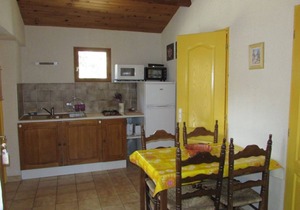 Wooden chalets in self-catering villages with terrace, barbecue, swimming pool and air conditioning