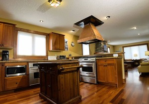 XMAS 2025 Available! Bedrooms Galore! Hottub Short Flat Walk to Lift