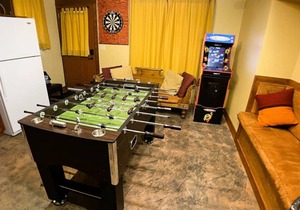 XMAS 2025 Available! Bedrooms Galore! Hottub Short Flat Walk to Lift
