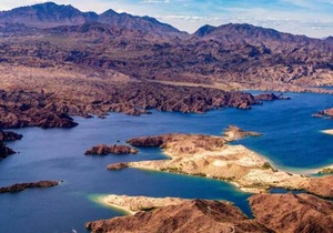 Your Laughlin Adventure Starts Here! 2 Spacious Units, Onsite Dining, Gambling!