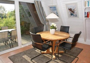 Zeltdachhaus mit TV im Schlafzimme