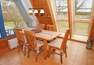 Zeltdachhaus mit WLAN und grosser Terrasse