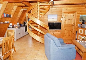 Zeltdachhaus mit WLAN und grosser Terrasse