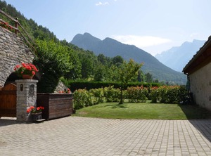 Holiday Garden | Champlong Dessus