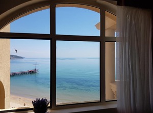 Atrium Beach | Elenite