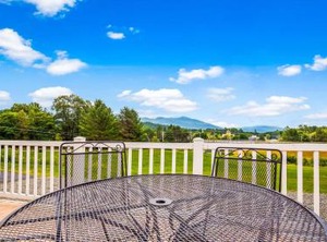 White Mountain Inn | Franconia