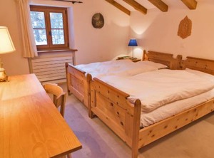 Chalet Gulas La | La Punt-Chamues-ch