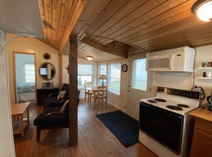 Cozy Cottage Huron | Applegate