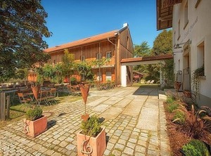 Geräumige Ferienwohnung Mit Balkon Auf Erlebnisbauernhof | Bohmzwiesel