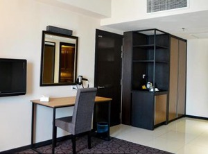 Riverfront Hotel | Taman Istana