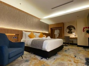 Riverfront Hotel | Taman Istana