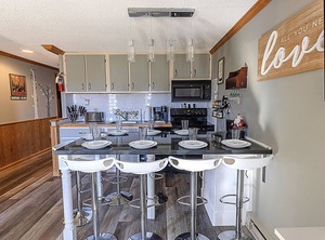 Mountain Lodge Snowshoe | Snowshoe